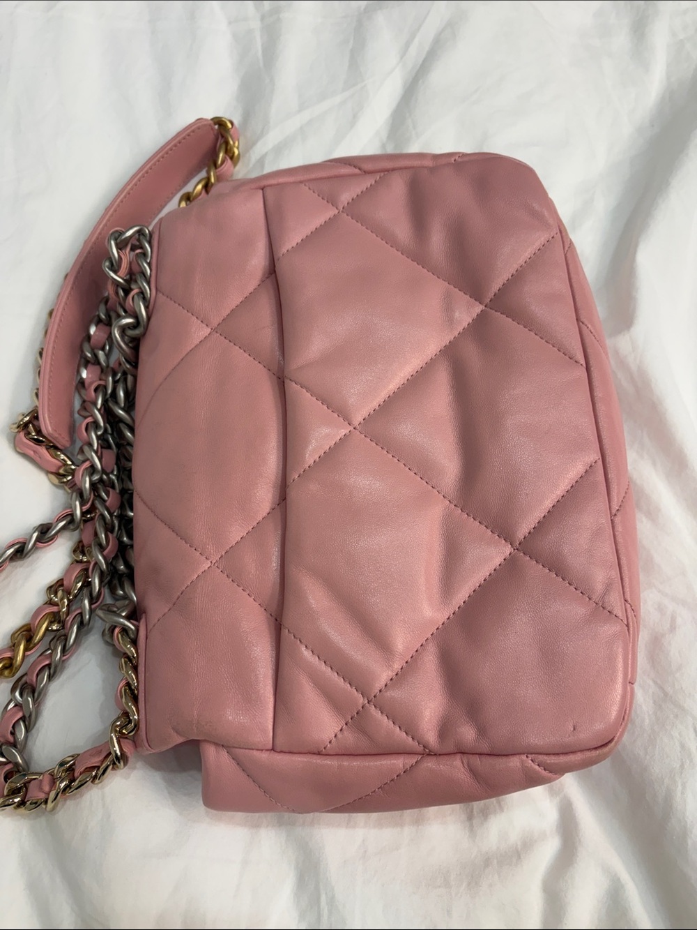 CHANEL Pink medium 19 flap Quilted Leather Shoulder Bag with Chain Strap - Picture 5 of 9